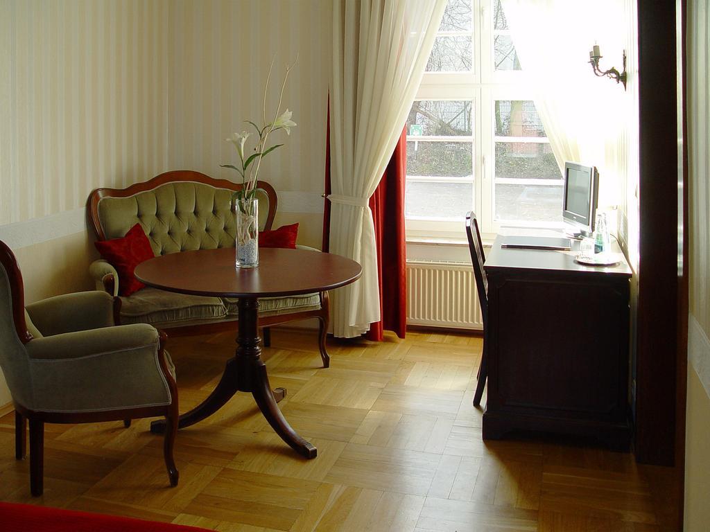 Hotel Altes Hafenhaus Росток Номер фото
