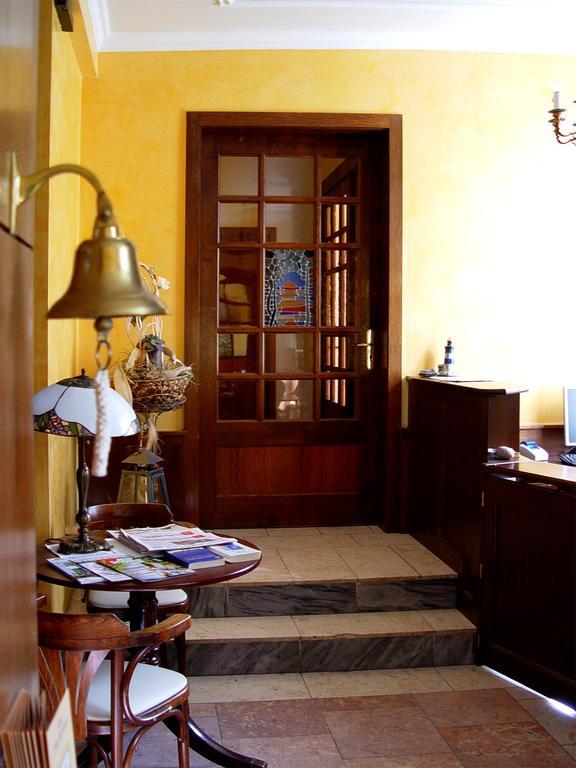 Hotel Altes Hafenhaus Росток Экстерьер фото